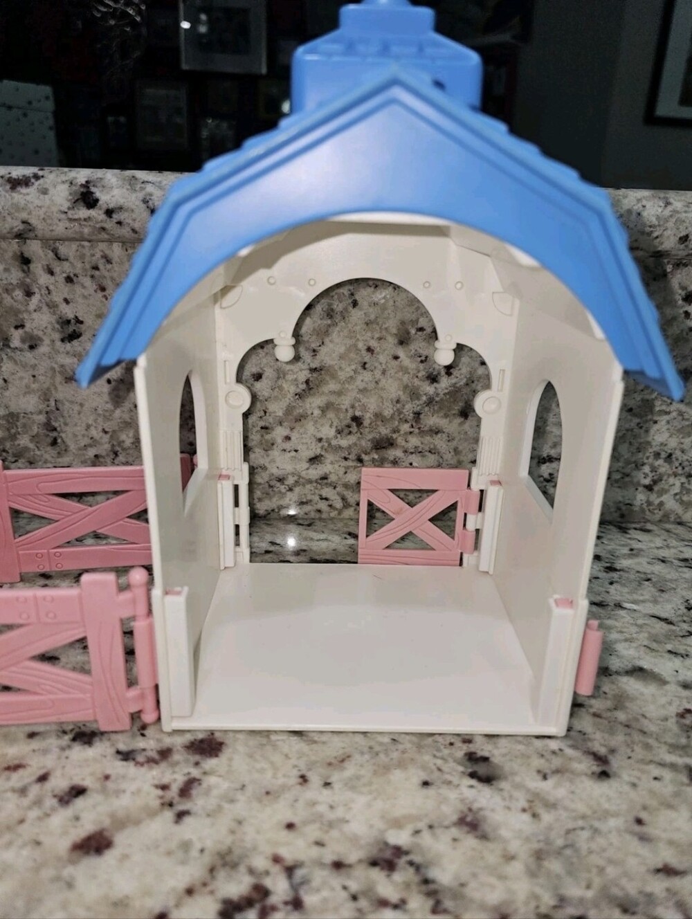 VINTAGE Fisher Price Loving Family Dream Dollhouse Stable & Pony Toy Parts 1993 - Picture 4 of 7